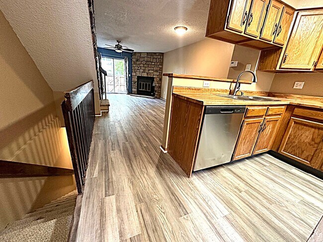Building Photo - 3 bedroom 2 bath in the center of Historic...