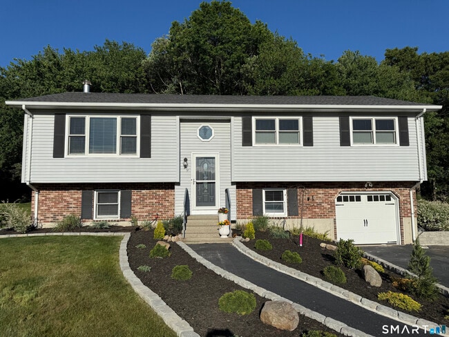 Building Photo - 29 Deer Ridge Rd