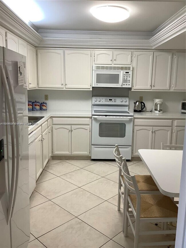 Building Photo - 5100 N Ocean Blvd