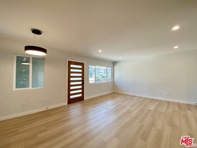 Foto del edificio - 3207 W 3rd St