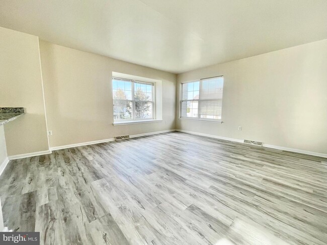 Building Photo - 229 Northdown Dr