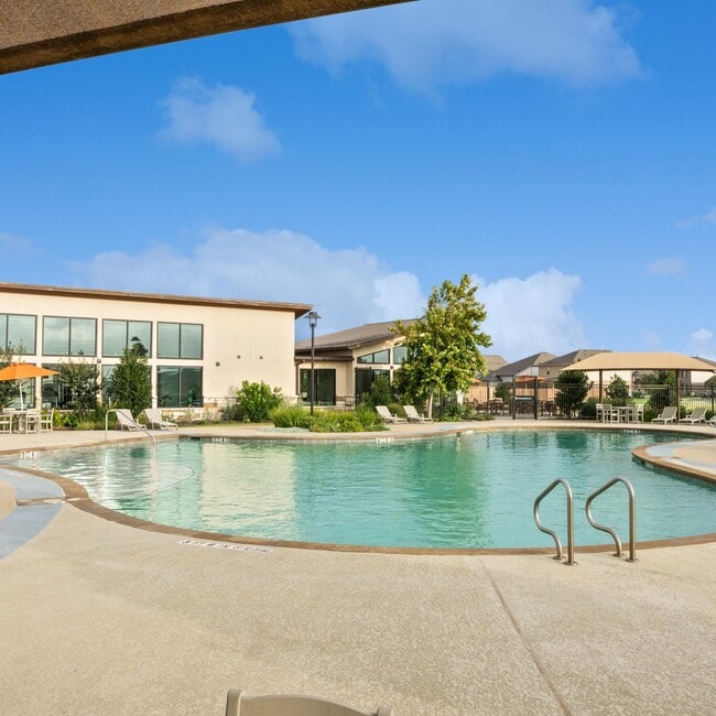 Building Photo - Tricon Saddle Creek