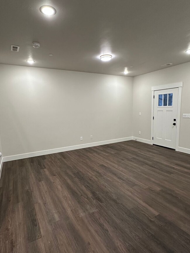 Foto del edificio - Stunning New 4 Bedroom Townhome in Idaho F...