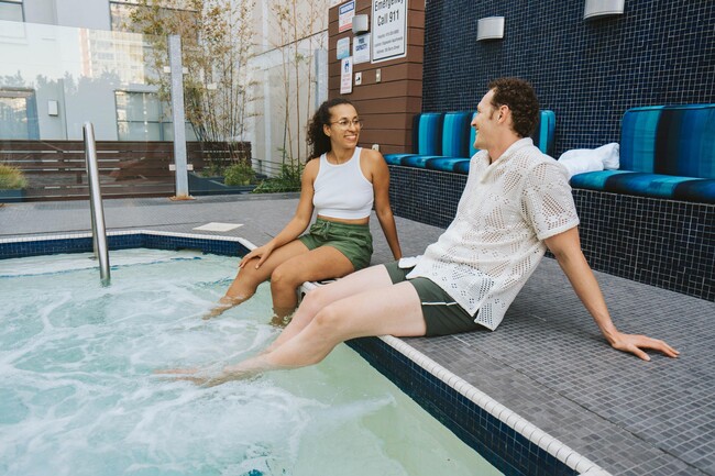 Building Photo - Edgewater