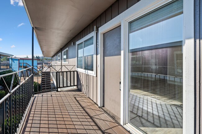 Building Photo - 1Br/1Ba Available