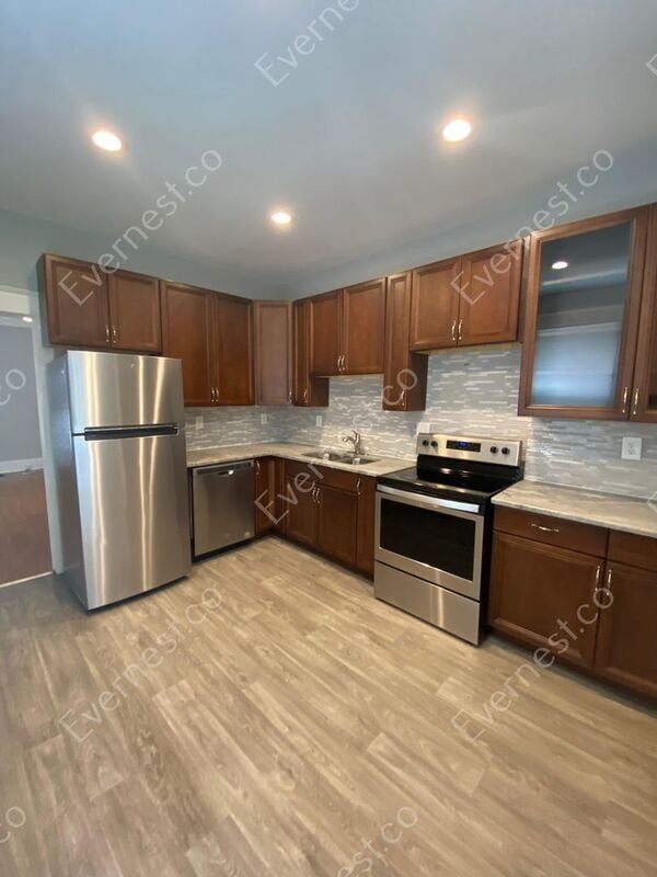 Building Photo - 84 N Monroe Ave