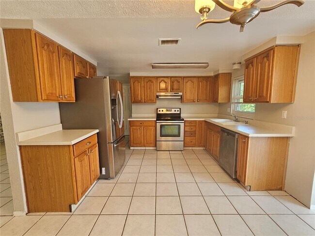 Foto del edificio - 300 74th Ave NE