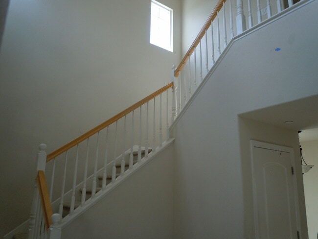 Building Photo - 537 W Esplanade Dr