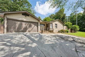 Building Photo - 2762 Dresden Dr