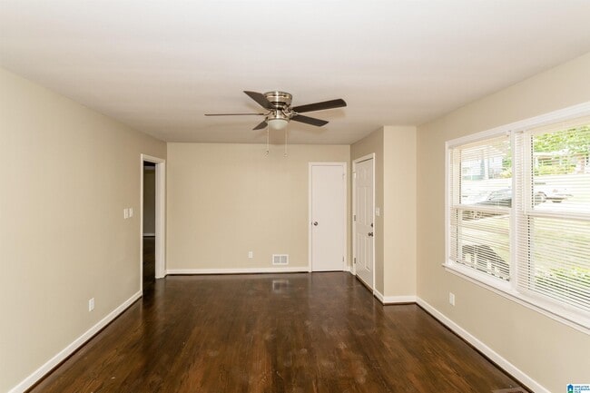Building Photo - 557 Zinnia Ln