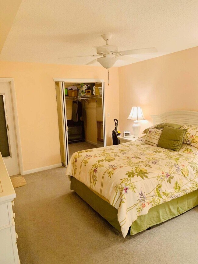 Foto del edificio - 124 Shore Ct