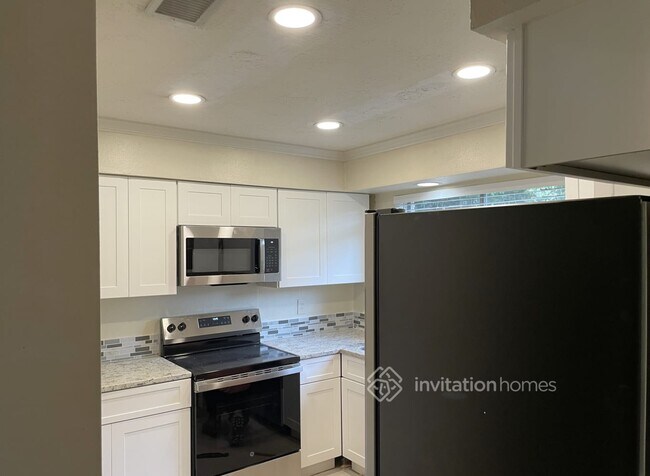 Foto del edificio - 16322 Cypress Point Dr