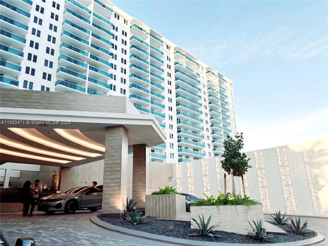 Photo - 2301 Collins Ave appt 528 (A11853471)