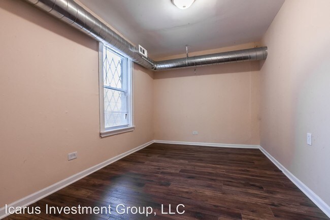 Building Photo - 3453 S Prairie Ave