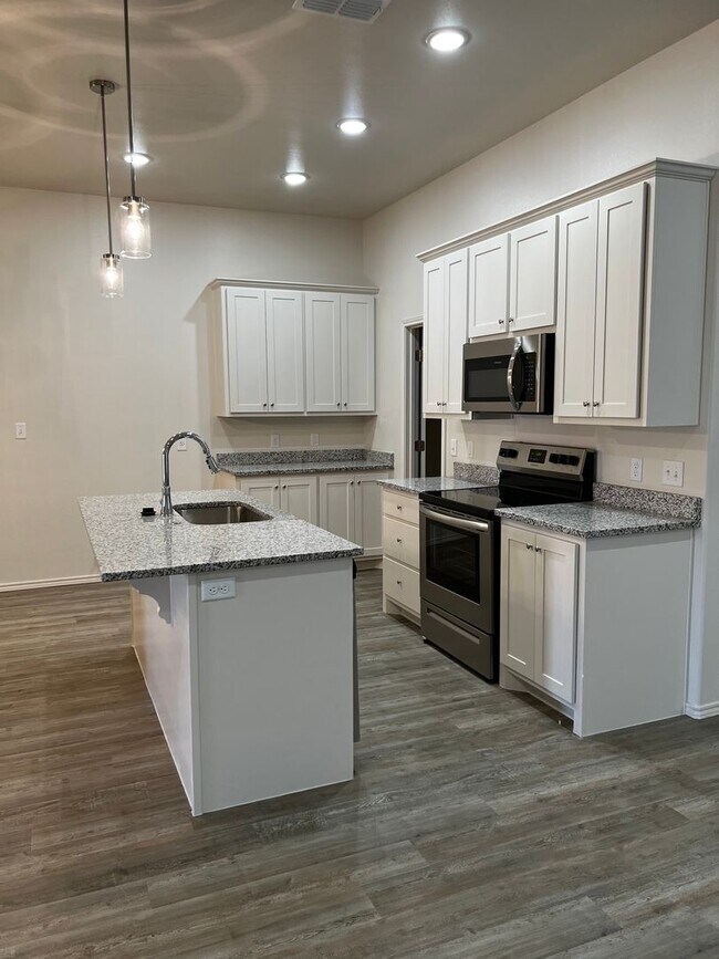 Foto del edificio - Beautiful 2bedroom New Construction Duplex