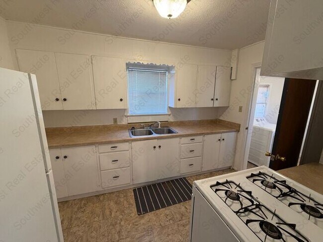 Foto del edificio - Spacious 3-bedroom 1 bath home