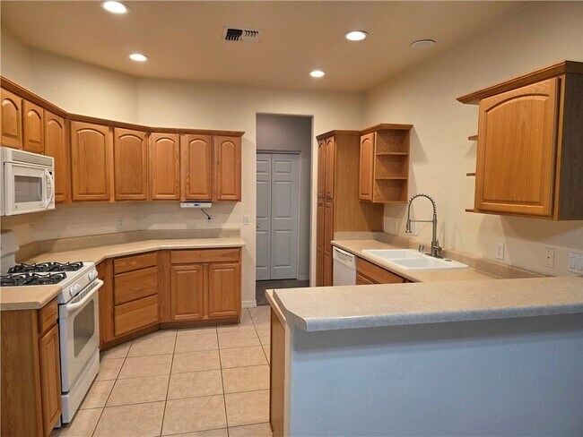 Foto del edificio - 2016 John Wayne Dr