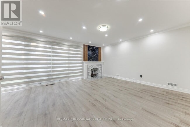 Building Photo - 2 Tangmere Rd