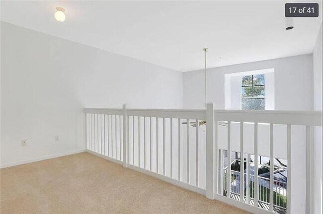 Building Photo - 1054 University Blvd