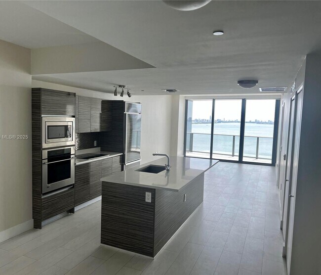 Foto del edificio - 460 NE 28th St
