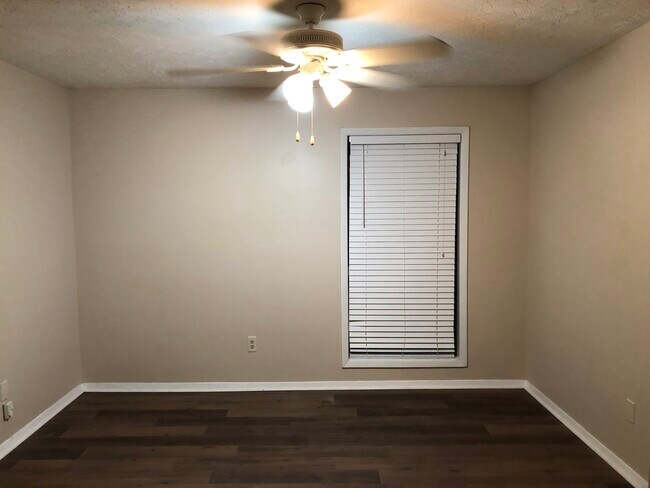 Bedroom view from door. - 702 Cumberland Ct SE