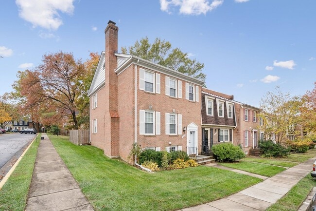 Photo - Beautifully maintained townhome on a quiet cul-de-sac in Springfield!