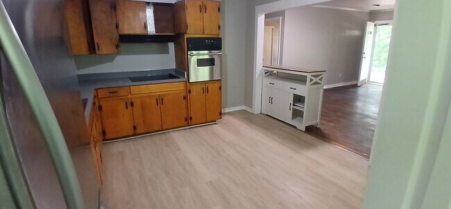 Foto del edificio - Charming 2 Bedroom Apartment in Cleveland, TN
