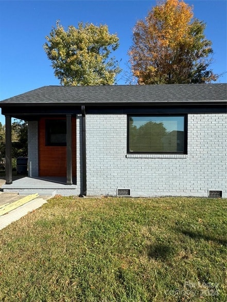 Building Photo - 2052 Syracuse Dr