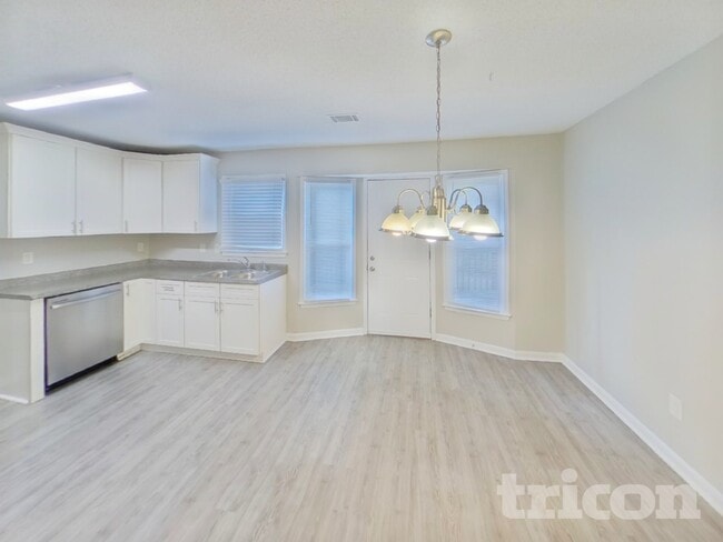 Foto del edificio - 1444 Riverwood Ct