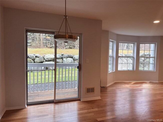 Foto del edificio - 197 Ramapo Rd