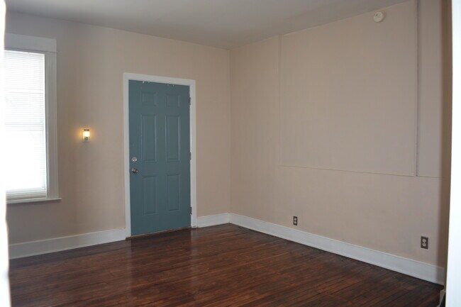 Building Photo - 1121 Seymour Ave