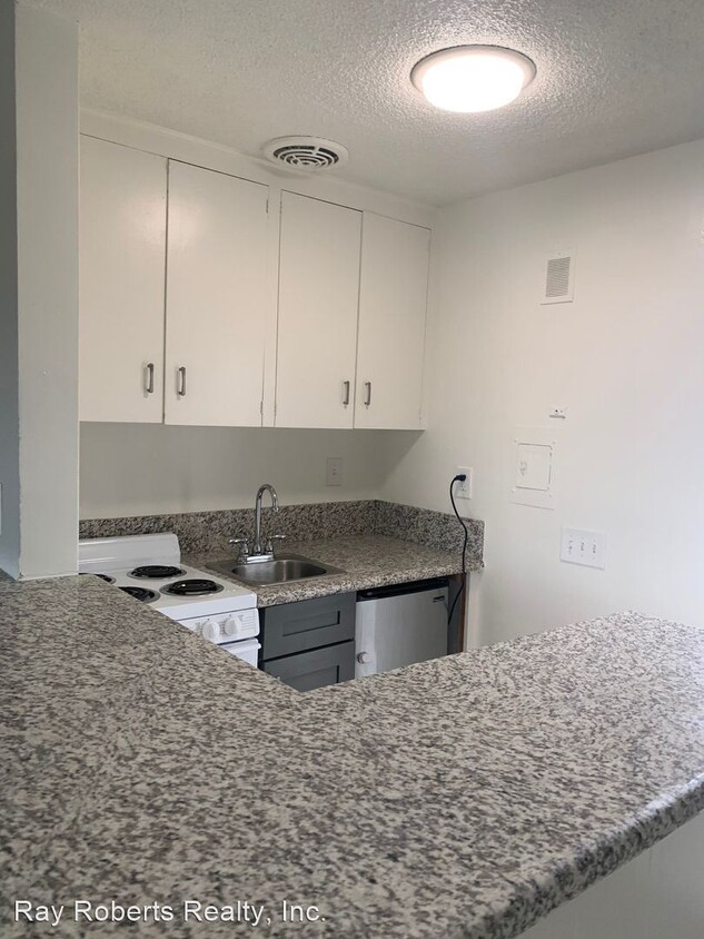 Primary Photo - 360 N Tustin St