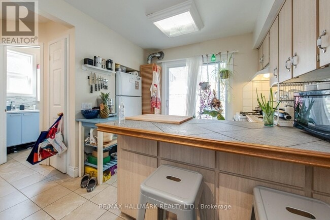 Building Photo - 96 Hertle Ave