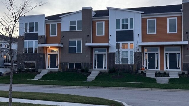 3S622 Everton Dr  
