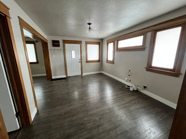 Foto del edificio - Newly Remodeled House in West Valley for Rent
