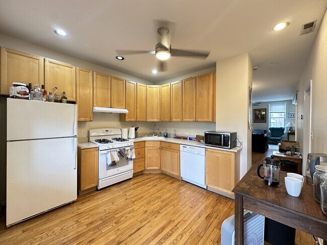 Foto del edificio - 1738 W Nelson St