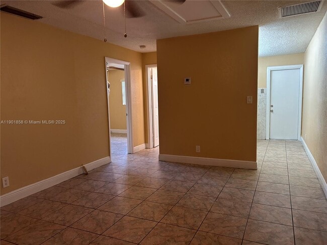 Foto del edificio - 5200 NW 17th Ct