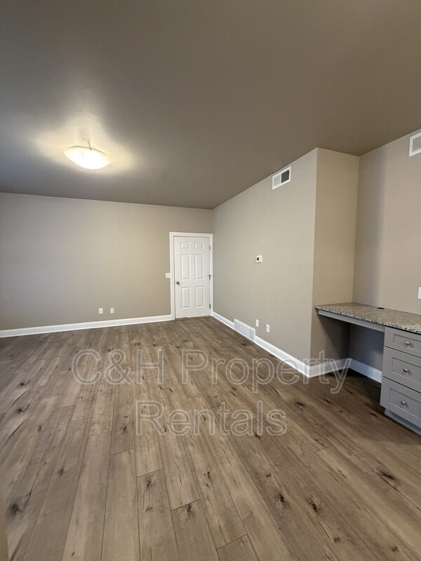 Foto del edificio - 1417 Harmony Ct