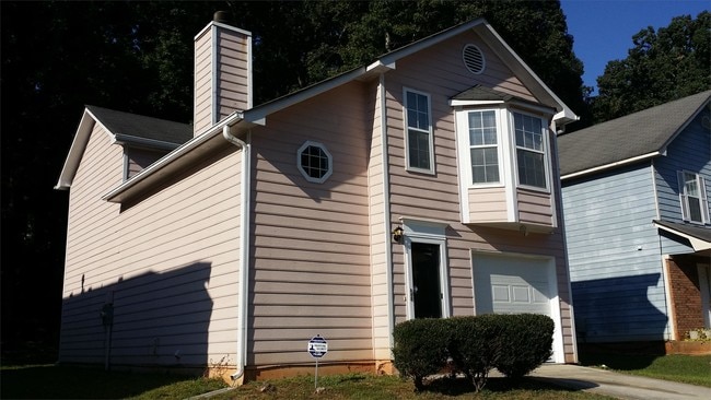 Building Photo - 3711 Oakwood Manor