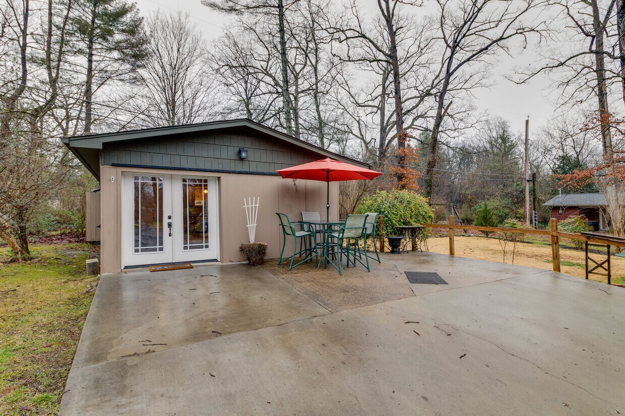 Primary Photo - 3520 Southwood Dr
