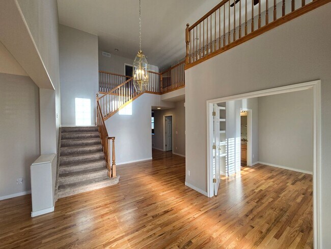 Building Photo - Large 4 bed plus study and 4.5 bath home i...