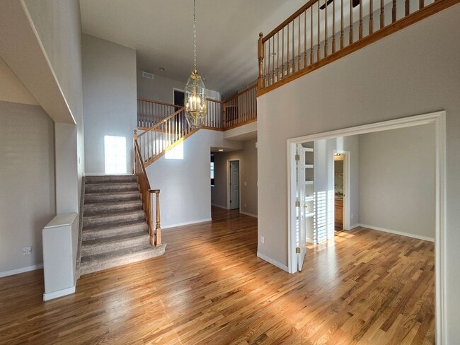 Building Photo - Large 4 bed with study and loft  in Vista Pointe