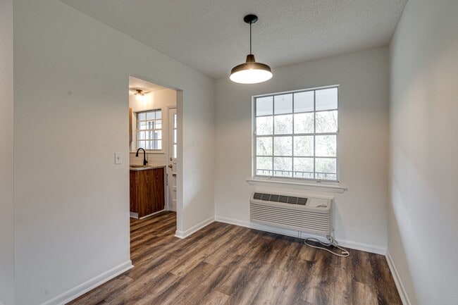 Building Photo - 2845 Dayton Blvd