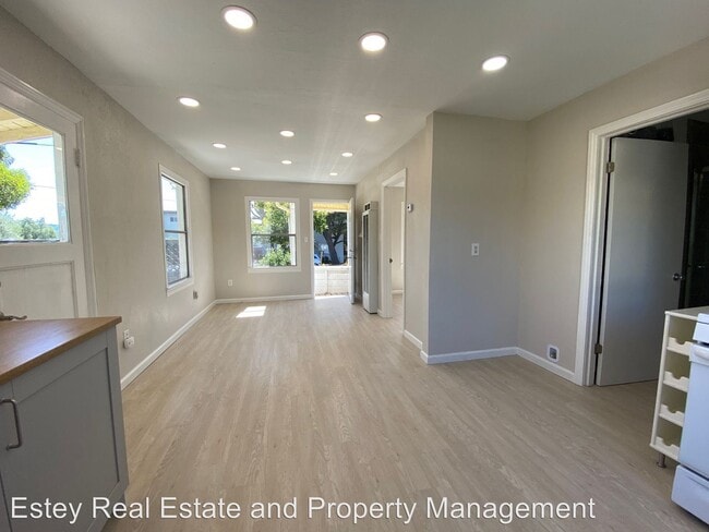 Building Photo - 1 br, 1 bath House - 585 East H Street