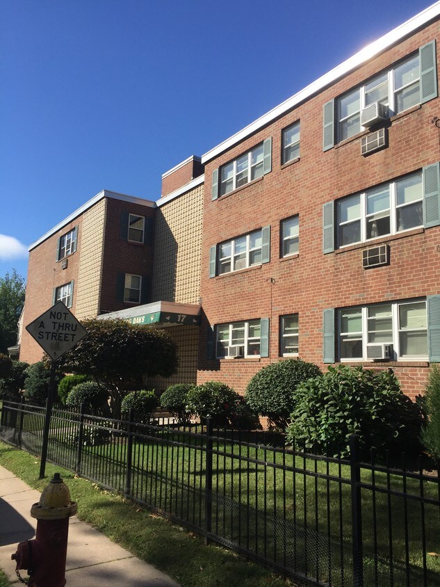 Primary Photo - 17 Greenwood St