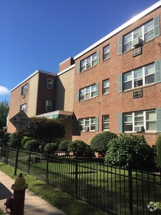 Building Photo - 17 Greenwood St