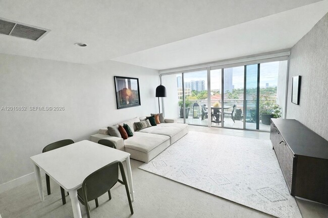 Foto del edificio - 2950 NE 188th St