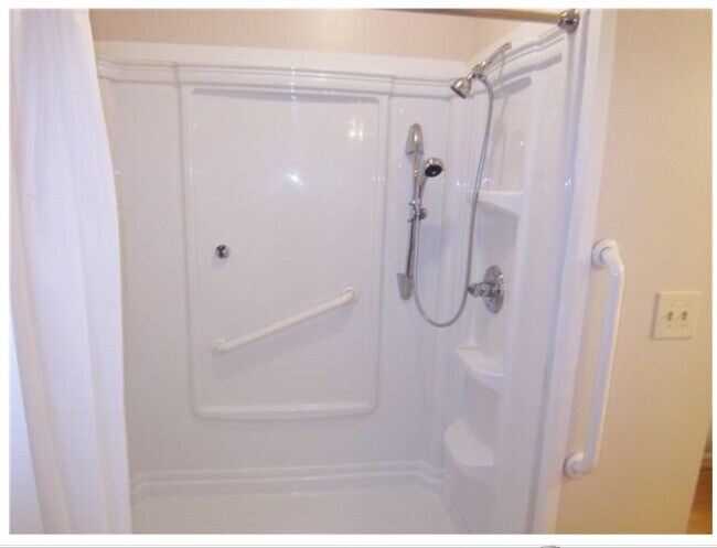 Handicap accessible master bath - 169 North Timber Drive