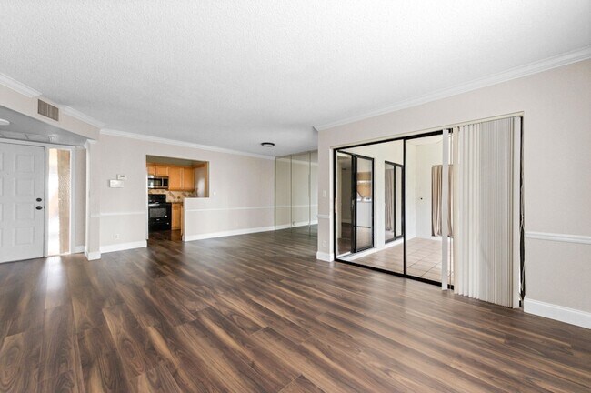 Foto del edificio - 3757 Cocoplum Cir