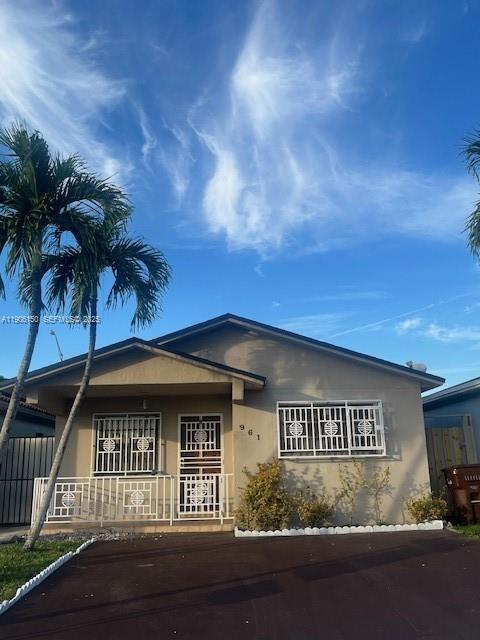 Building Photo - 961 W 44th St